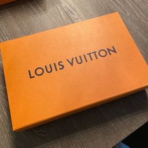 Louis Vuitton box magnetic close